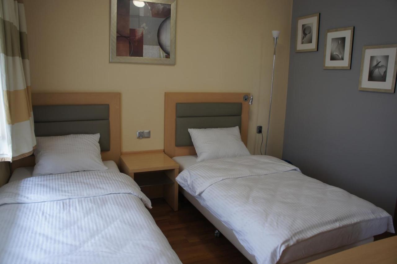 Bialy Slon Delux Hostel Gdynia Exterior photo